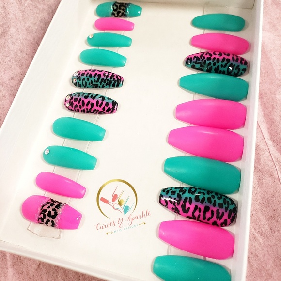 *Leona* - Reusable Press-on Nails - Picture 1 of 7